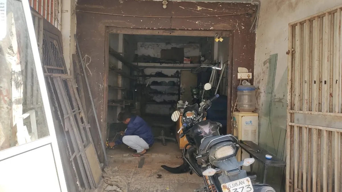 Shop for Sale in Sharda Shopping Center, Ambawadi, Ahmedabad