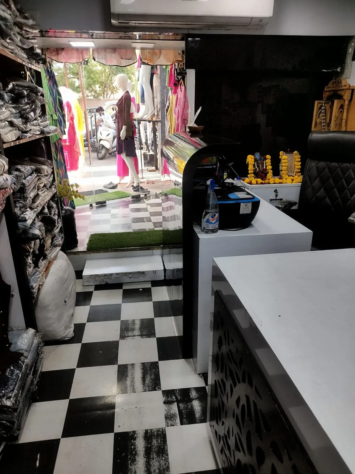 Fully furnished Shop for Sale in Mansi Tower, Vastrapur, Ahmedabad