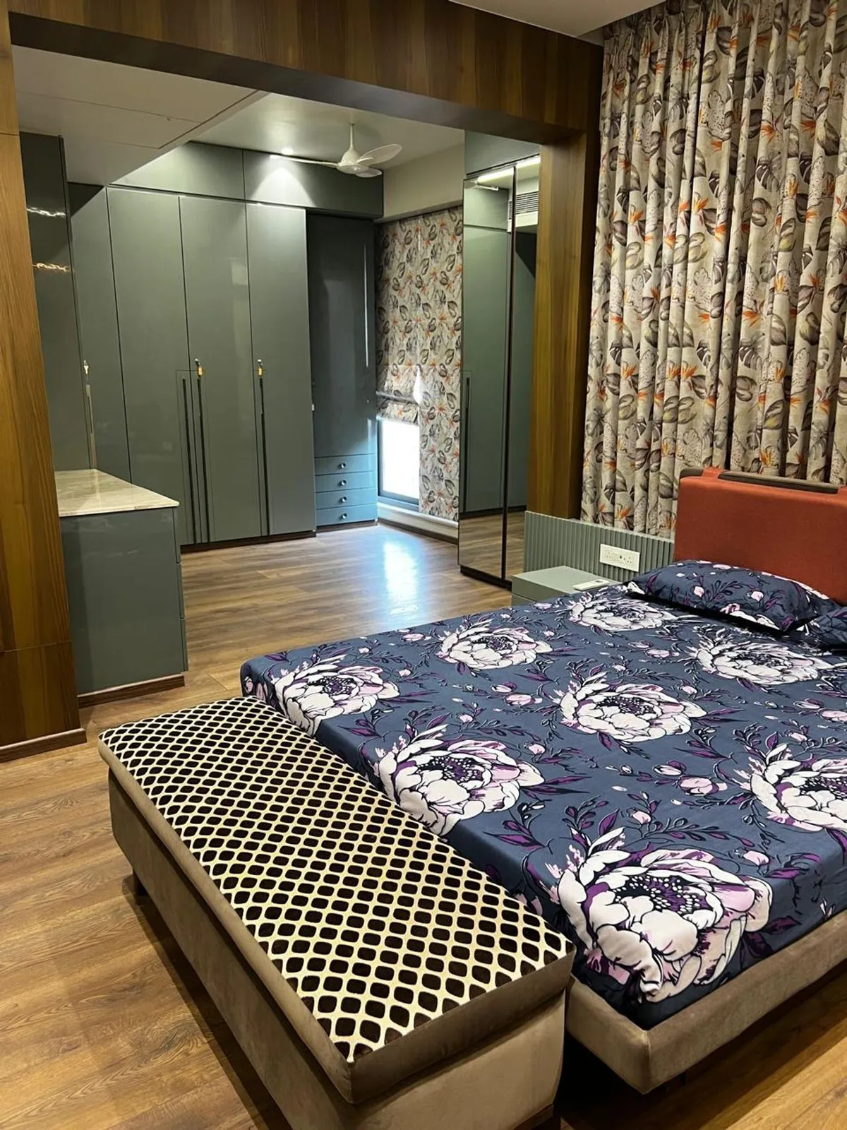 Fully furnished Flat for Sale in Swati Crimson, Thaltej, Ahmedabad