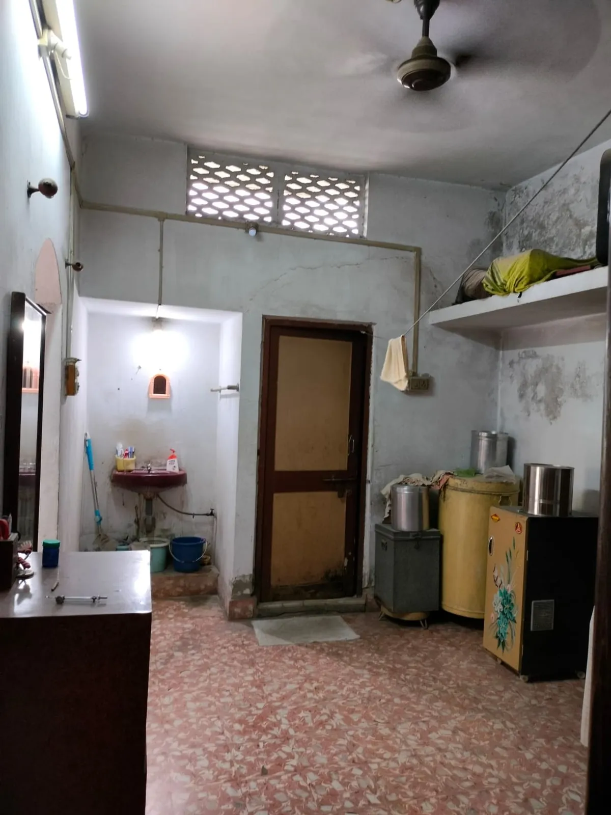 Flat for Sale in Gayatri Nagar Society, Jivraj Park, Ahmedabad