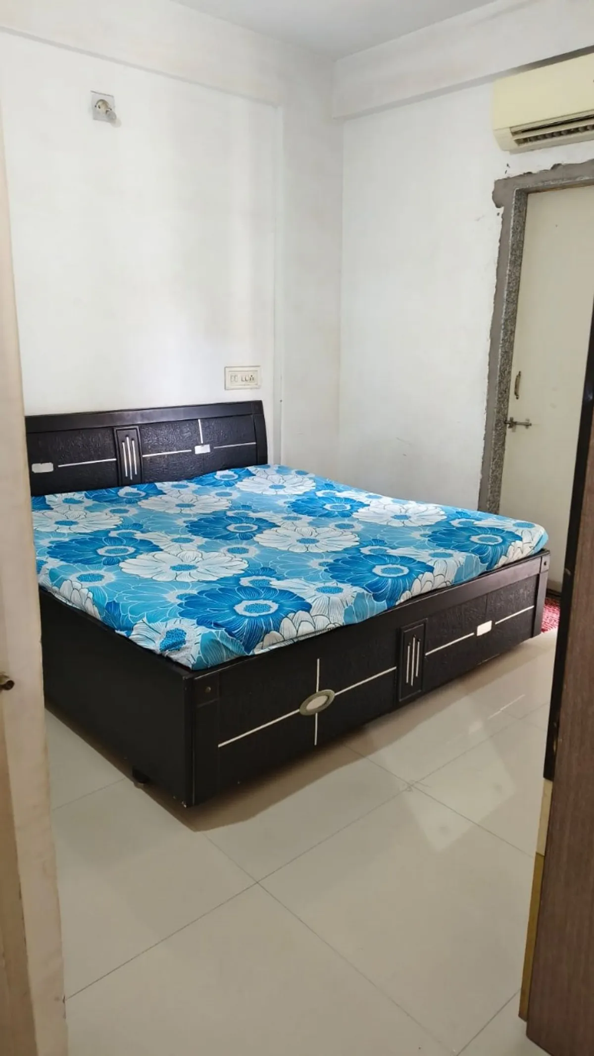 Fully furnished Flat for Sale in Aakruti Elegance, Jagatpur, Ahmedabad