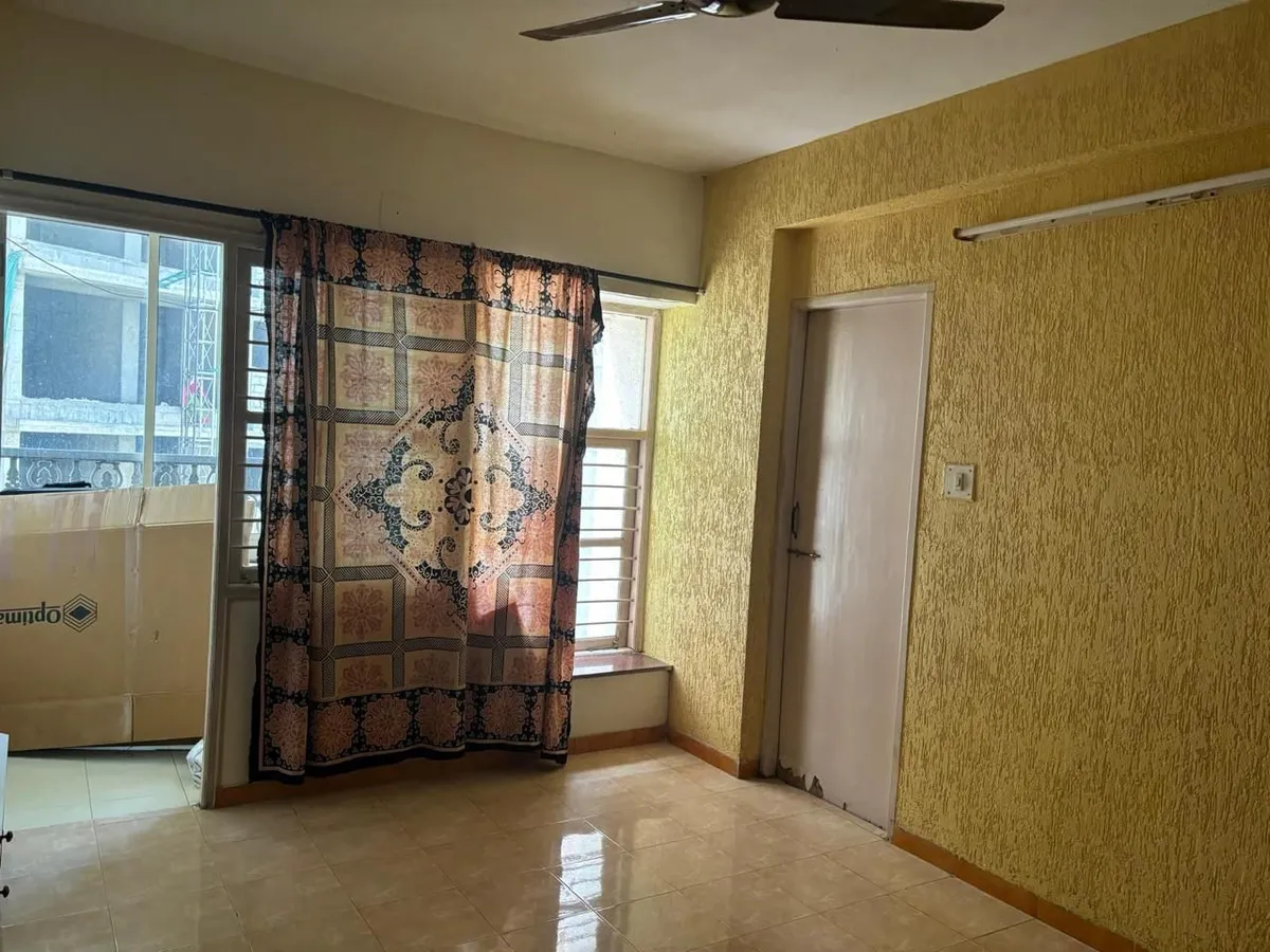 Flat for Sale in Iscon Park, Satellite, Ahmedabad