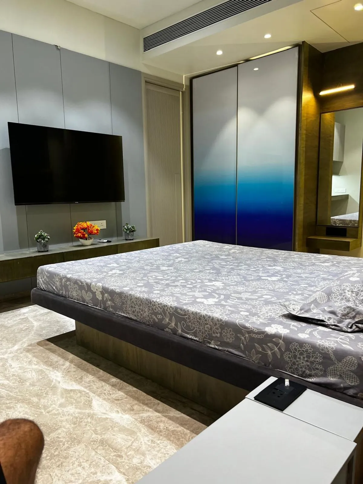 Fully furnished Flat for Sale in Swati Crimson, Thaltej, Ahmedabad