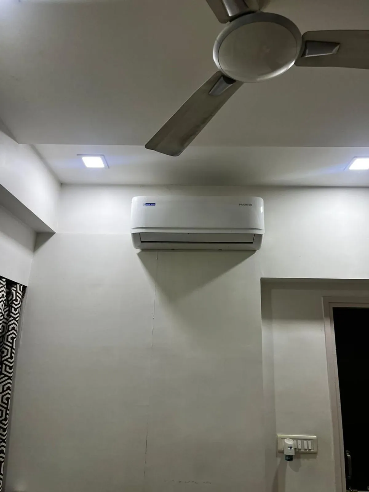 Fully furnished Flat for Sale in Aakruti Elegance, Tragad, Ahmedabad