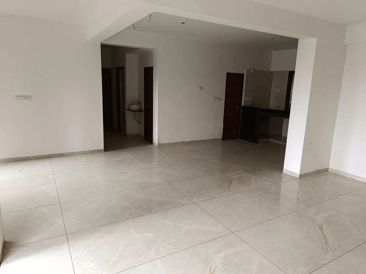 Flat for Sale in Sakar Heights, Vaishno Devi, Ahmedabad