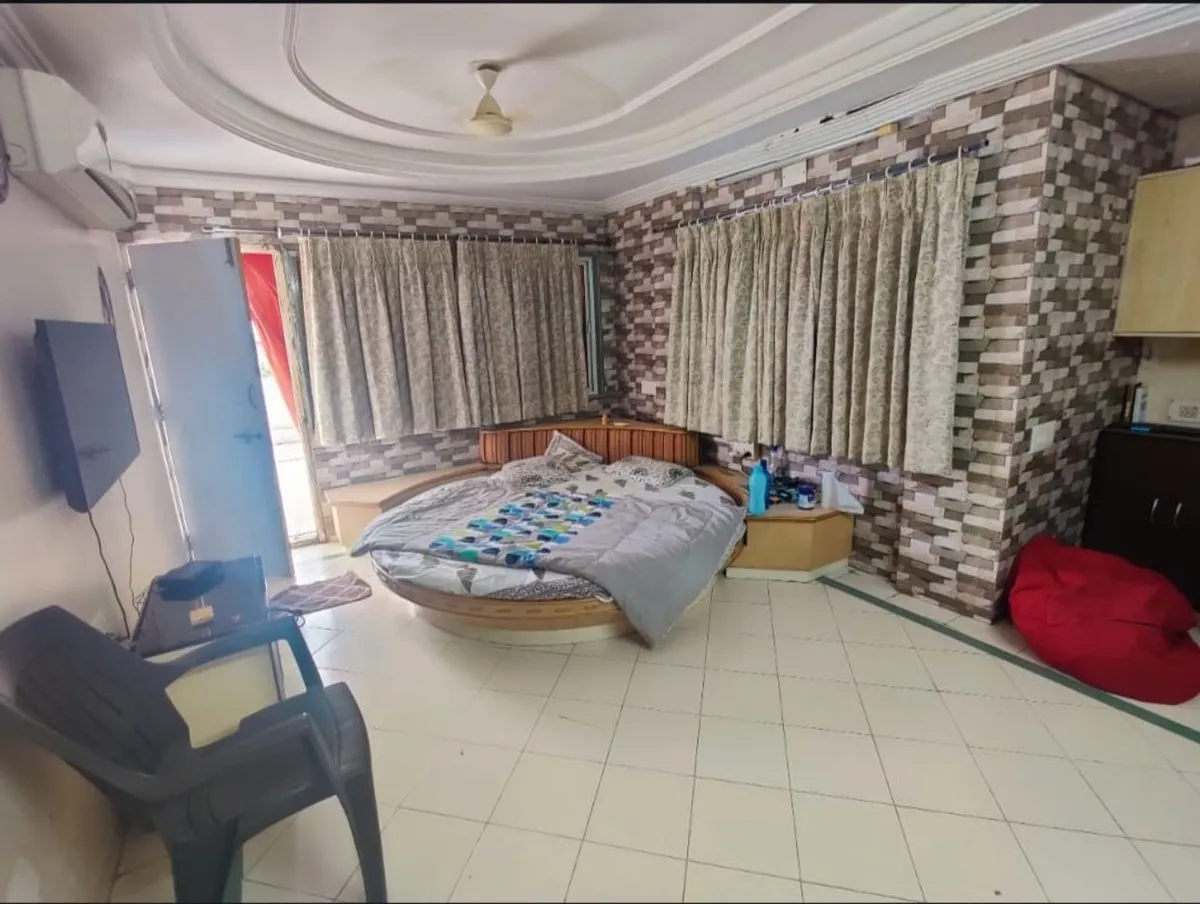 Fully furnished Flat for Sale in Ambawadi Apartment, Ambawadi, Ahmedabad