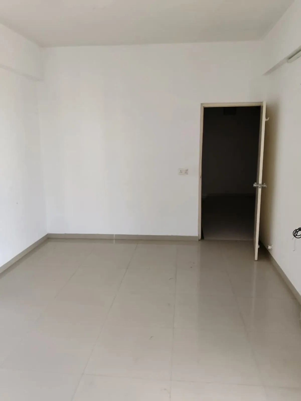 Flat for Rent in Shaligram Lakeview, Vaishno Devi, Ahmedabad