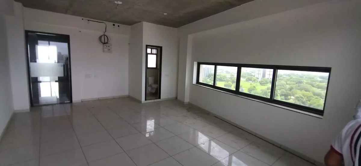 World Trade Tower - Photo 2