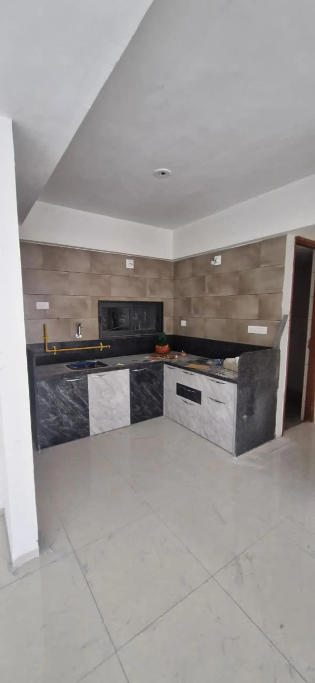 Trident Elanzza - Photo 2