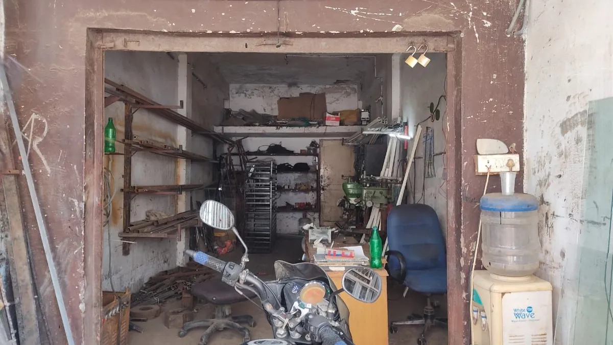 Sharda Shopping Center - Photo 1